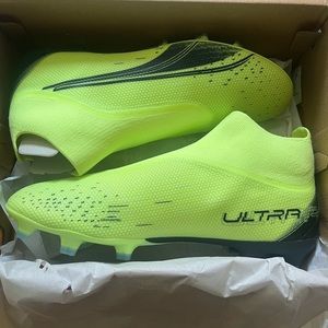 Puma Ultra Match+ Laceless Soccer Cleats
